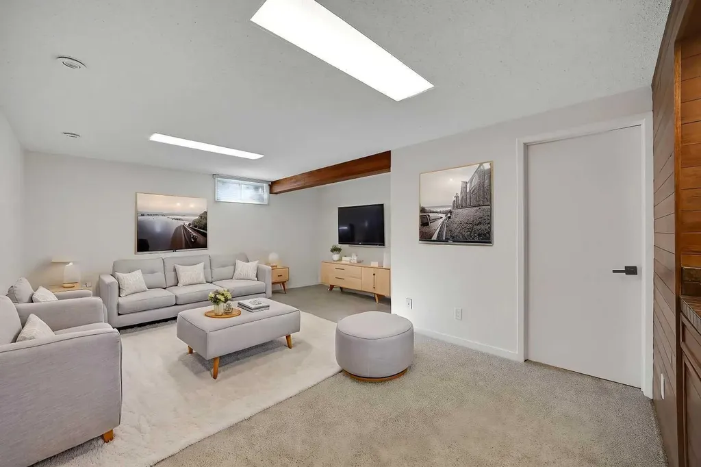 544 Blackthorn Road NE Calgary AB T2K 5J5