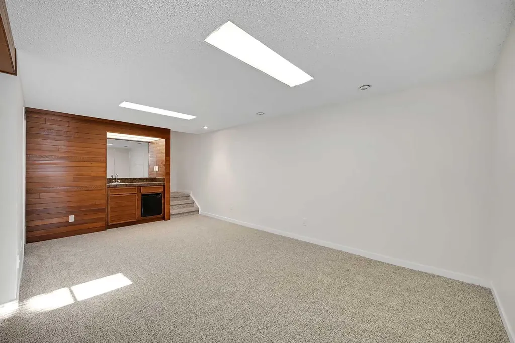 544 Blackthorn Road NE Calgary AB T2K 5J5