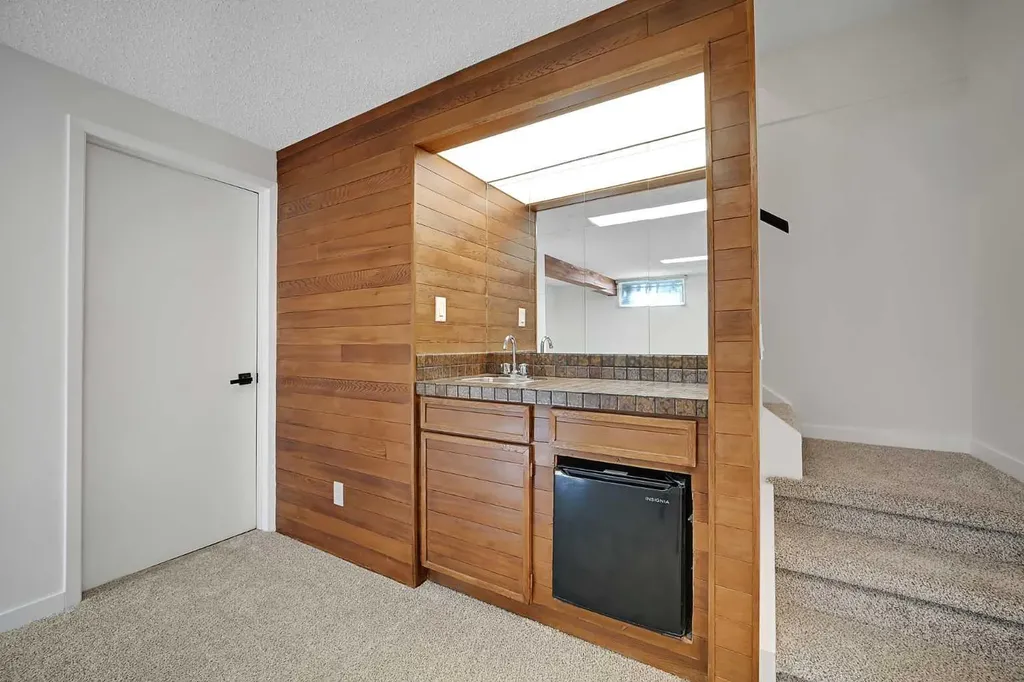 544 Blackthorn Road NE Calgary AB T2K 5J5