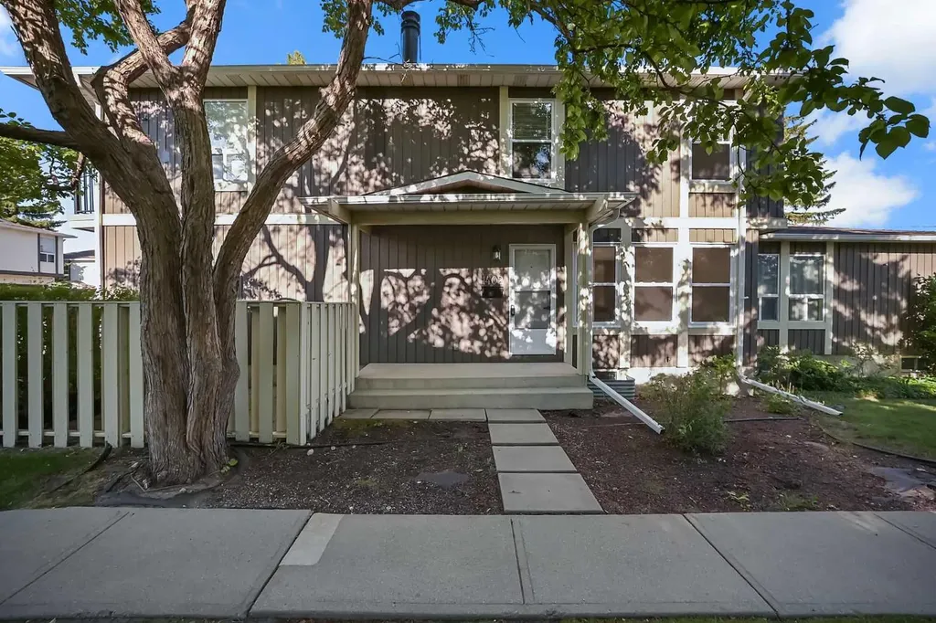 544 Blackthorn Road NE Calgary AB T2K 5J5