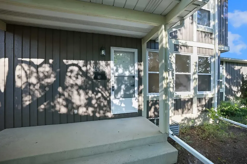 544 Blackthorn Road NE Calgary AB T2K 5J5