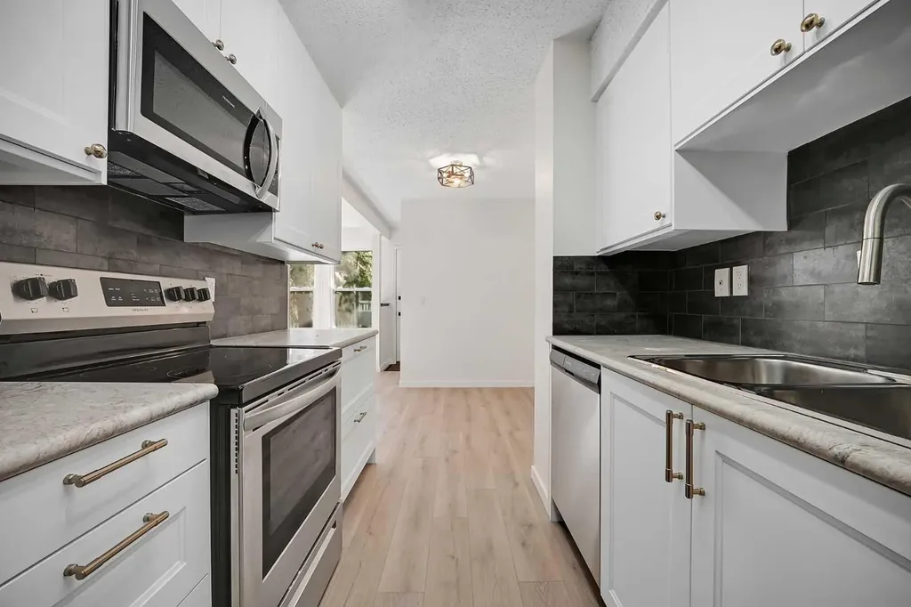 544 Blackthorn Road NE Calgary AB T2K 5J5