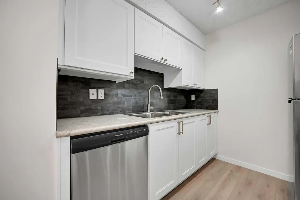 544 Blackthorn Road NE Calgary AB T2K 5J5