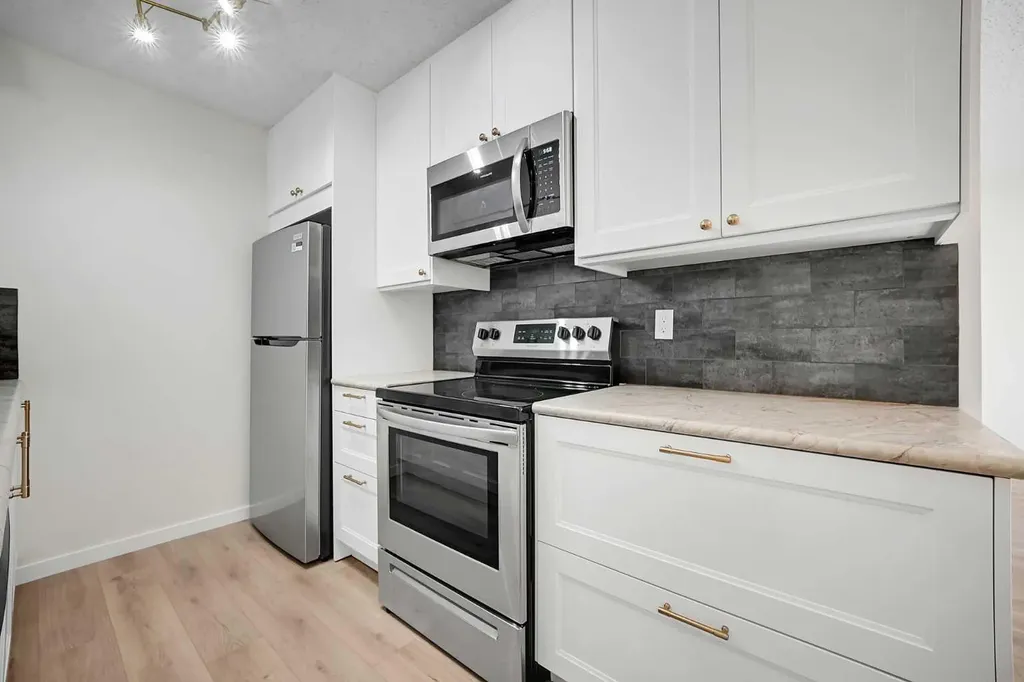 544 Blackthorn Road NE Calgary AB T2K 5J5