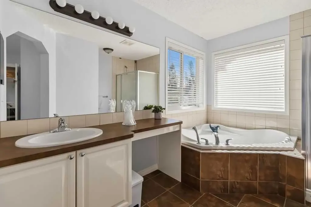 156 Silverado Range Close SW Calgary AB T2X 0C2
