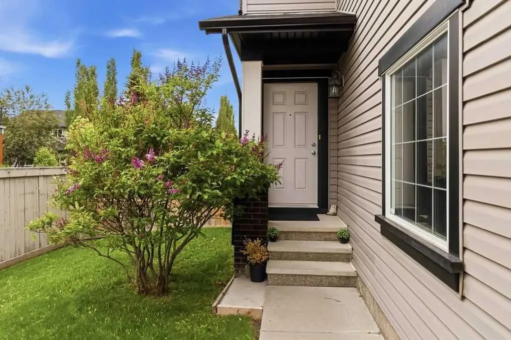 156 Silverado Range Close SW Calgary AB T2X 0C2