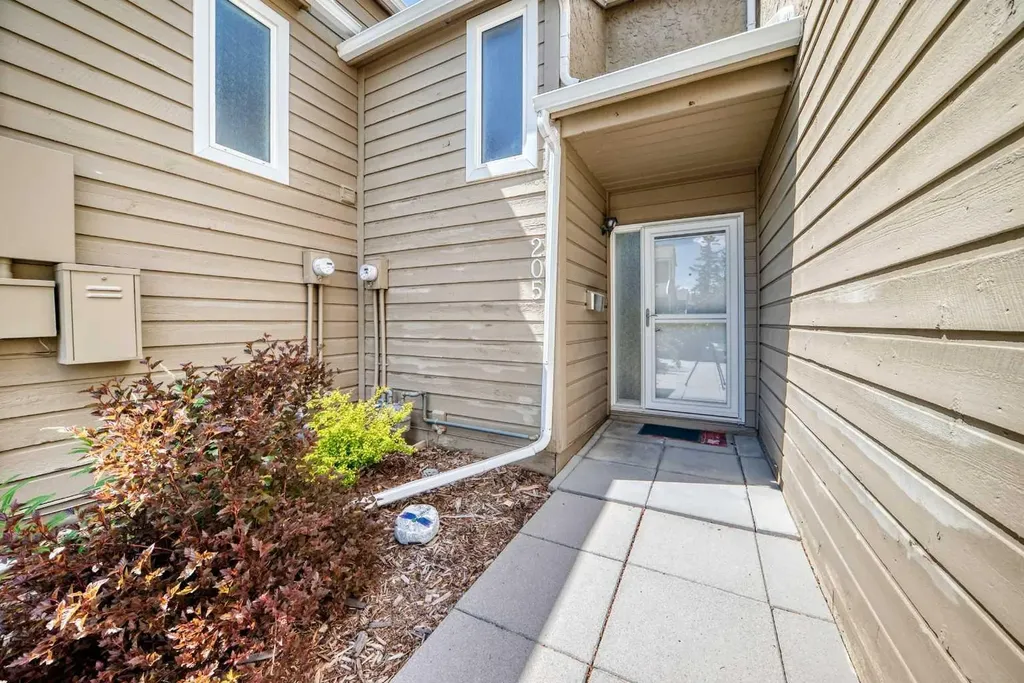 829 Coach Bluff Crescent SW Calgary AB T3H 1B1