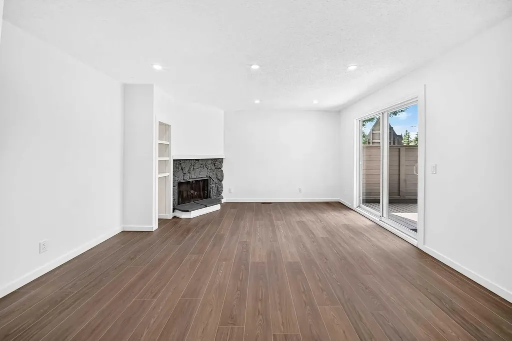 829 Coach Bluff Crescent SW Calgary AB T3H 1B1