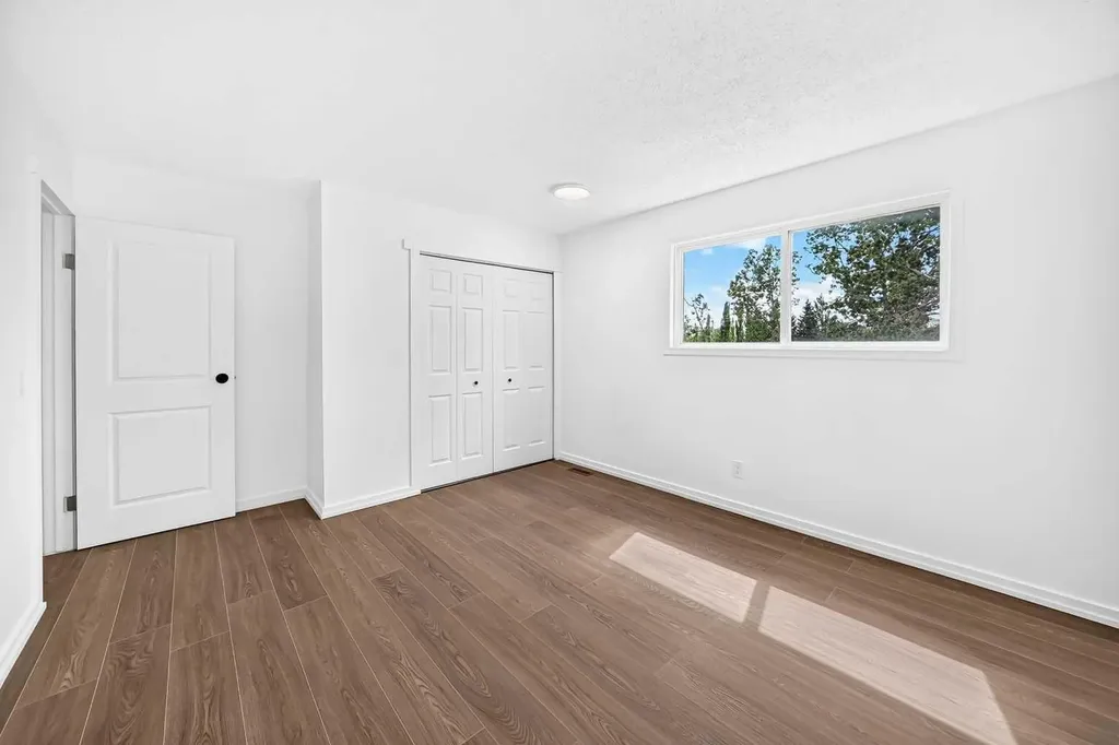 829 Coach Bluff Crescent SW Calgary AB T3H 1B1