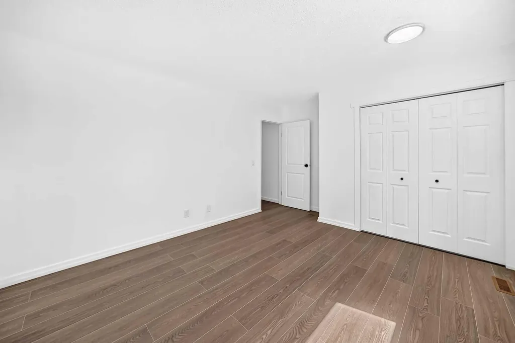 829 Coach Bluff Crescent SW Calgary AB T3H 1B1