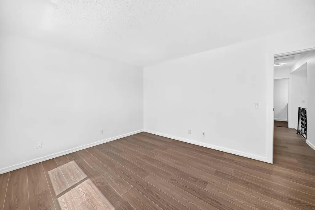 829 Coach Bluff Crescent SW Calgary AB T3H 1B1