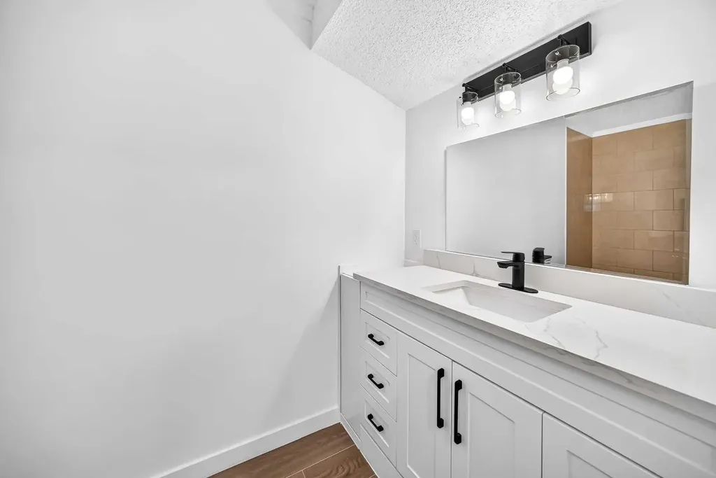 829 Coach Bluff Crescent SW Calgary AB T3H 1B1