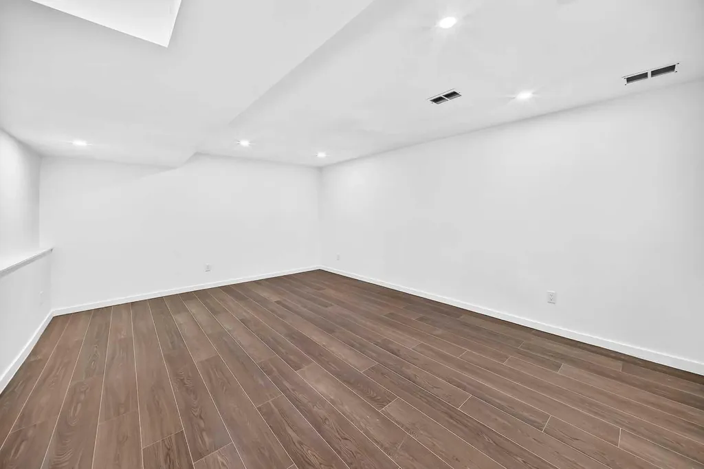 829 Coach Bluff Crescent SW Calgary AB T3H 1B1