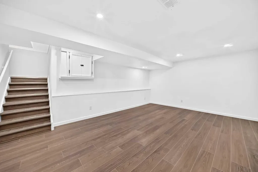 829 Coach Bluff Crescent SW Calgary AB T3H 1B1