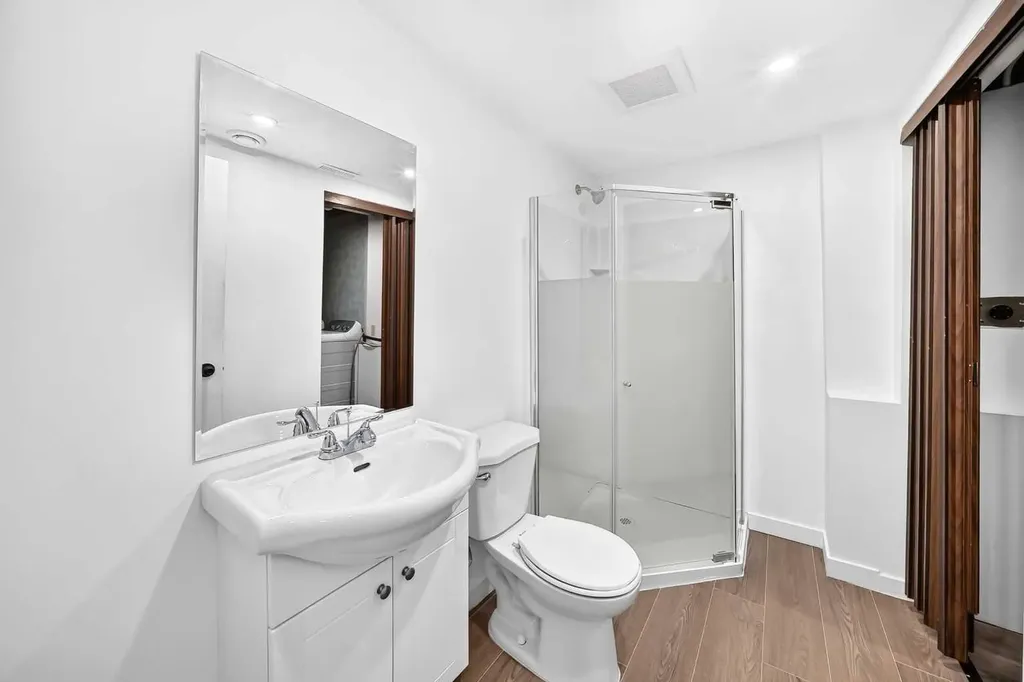 829 Coach Bluff Crescent SW Calgary AB T3H 1B1