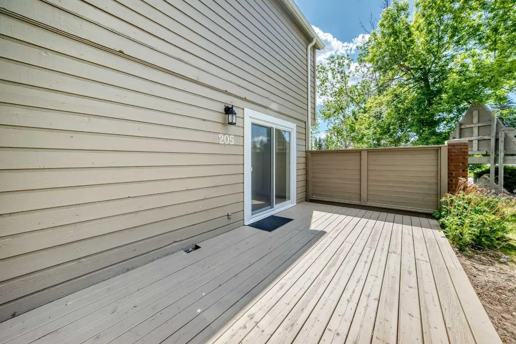 829 Coach Bluff Crescent SW Calgary AB T3H 1B1