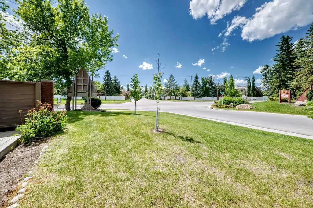 829 Coach Bluff Crescent SW Calgary AB T3H 1B1