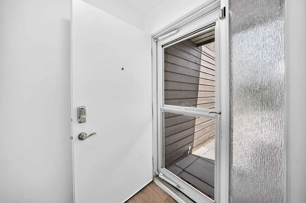 829 Coach Bluff Crescent SW Calgary AB T3H 1B1