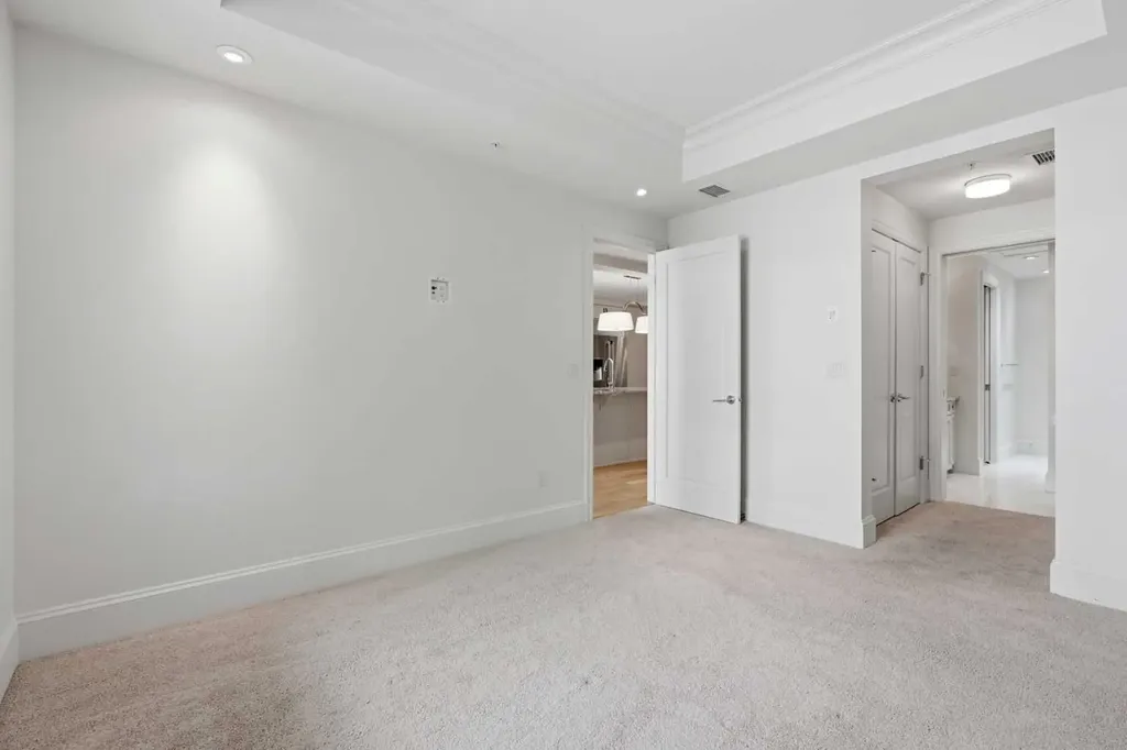 221 Quarry Way SE Calgary AB T2C5G4