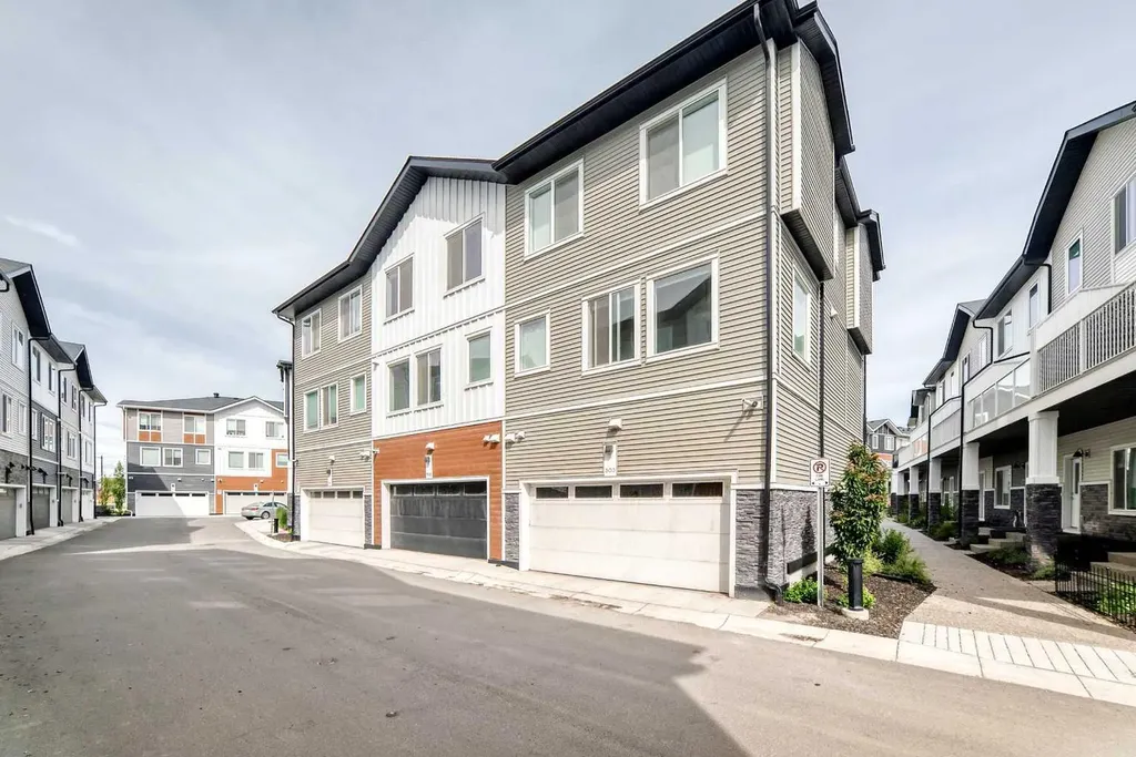 335 Creekside Boulevard SW Calgary AB T2X 5L1