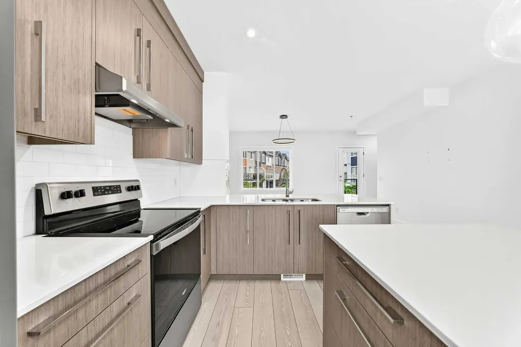 335 Creekside Boulevard SW Calgary AB T2X 5L1