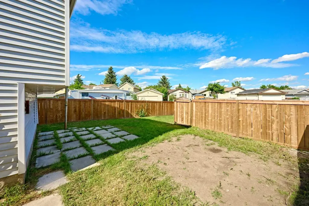 20 Erin Ridge Court SE Calgary AB T2B3B2