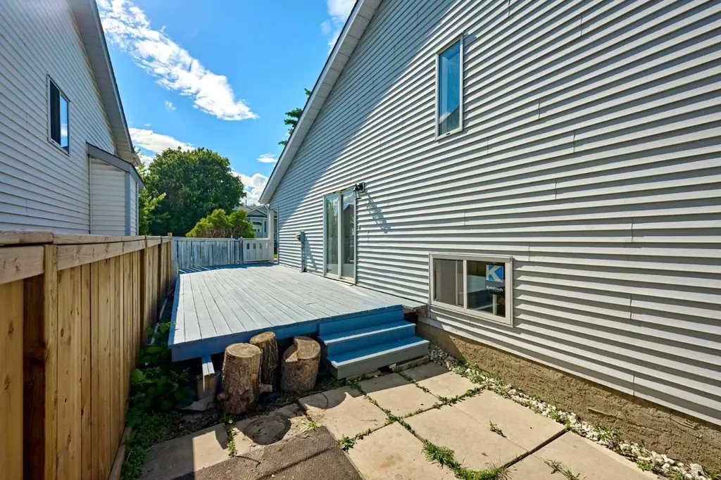 20 Erin Ridge Court SE Calgary AB T2B3B2