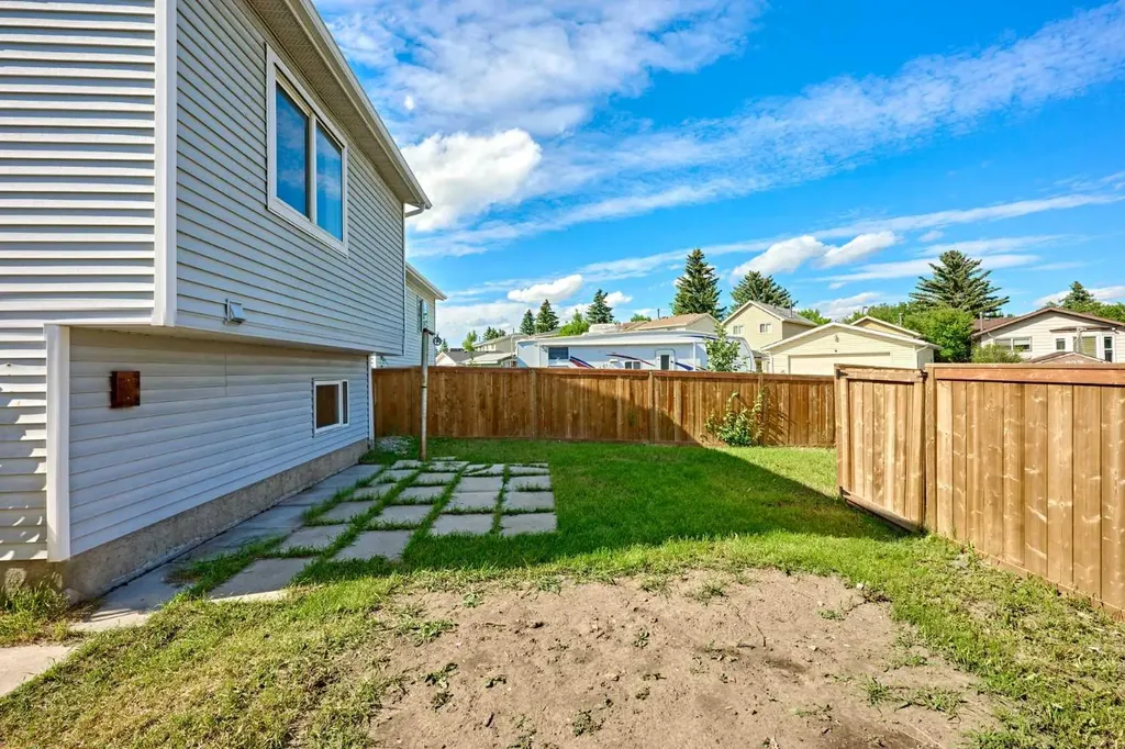 20 Erin Ridge Court SE Calgary AB T2B3B2