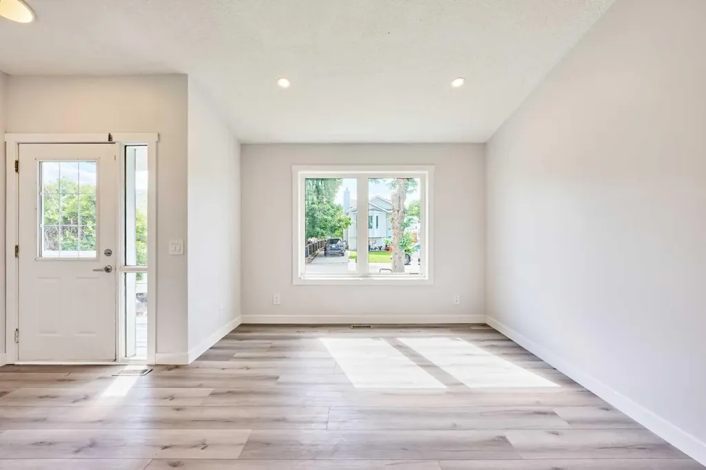 20 Erin Ridge Court SE Calgary AB T2B3B2