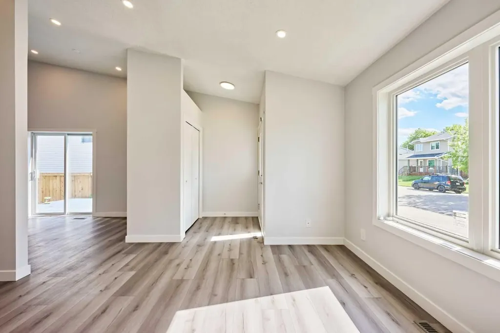 20 Erin Ridge Court SE Calgary AB T2B3B2