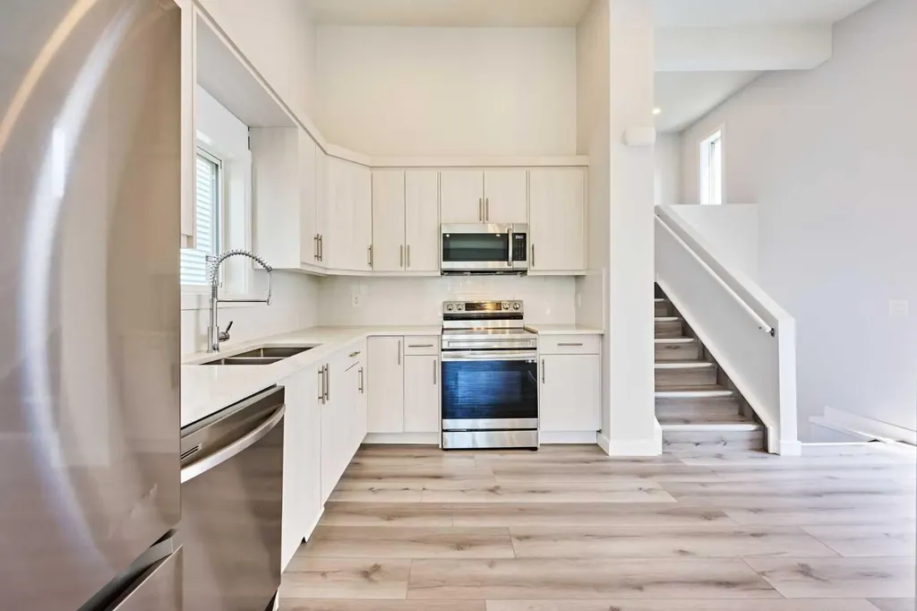 20 Erin Ridge Court SE Calgary AB T2B3B2