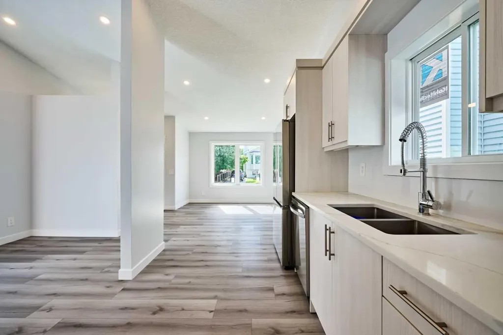 20 Erin Ridge Court SE Calgary AB T2B3B2
