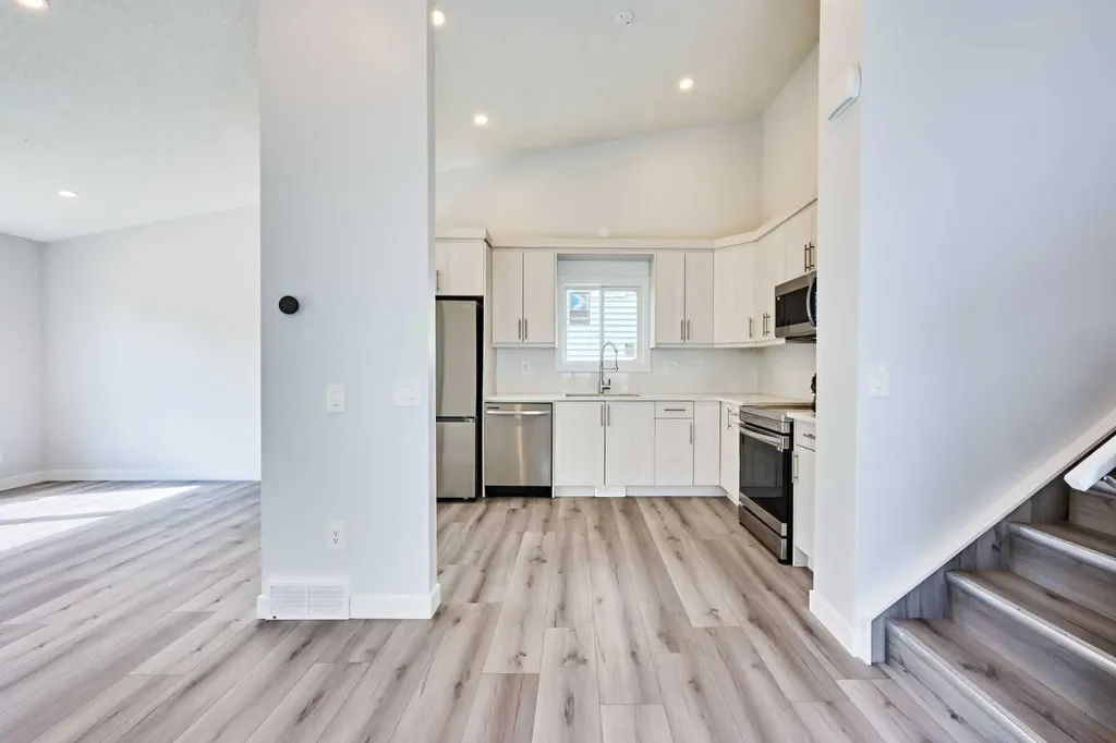 20 Erin Ridge Court SE Calgary AB T2B3B2