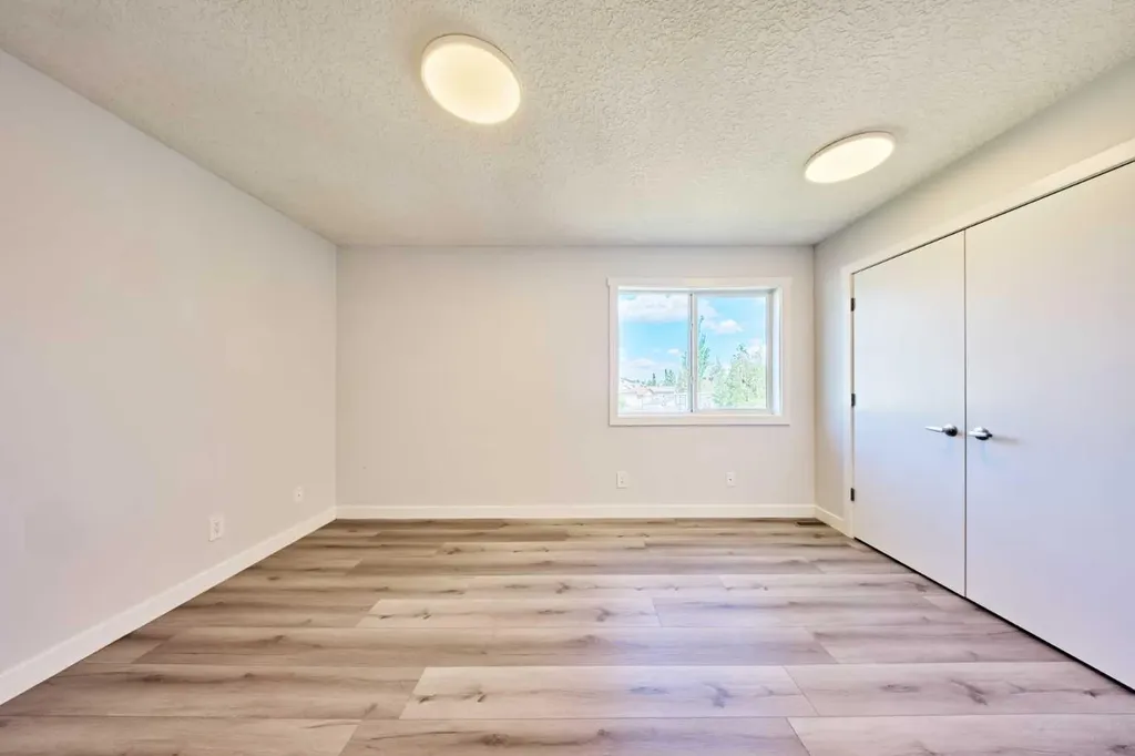20 Erin Ridge Court SE Calgary AB T2B3B2