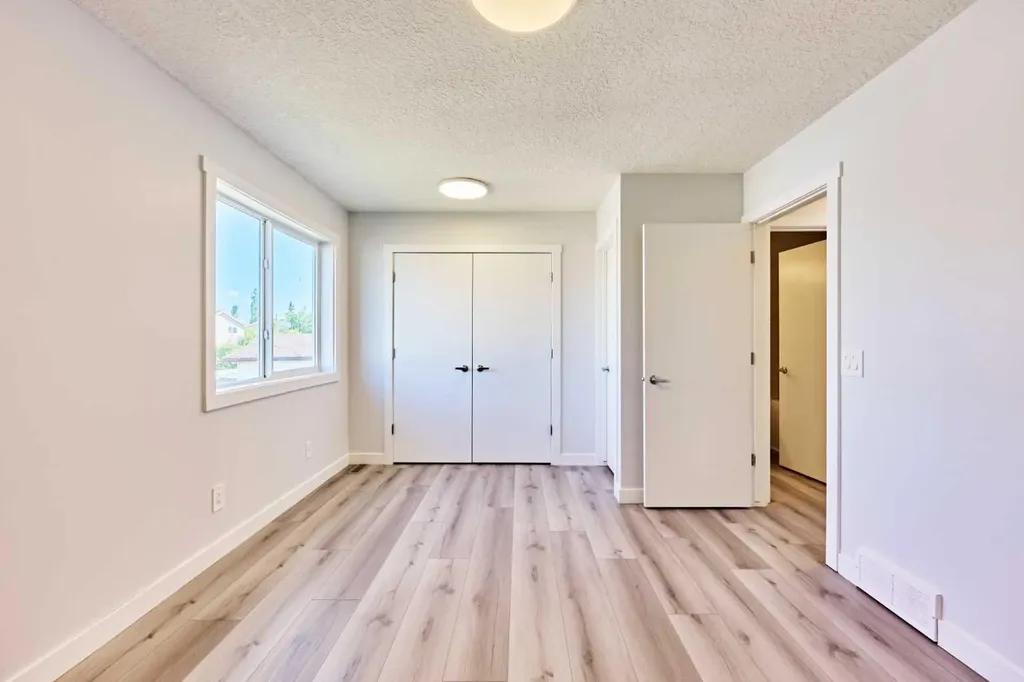 20 Erin Ridge Court SE Calgary AB T2B3B2