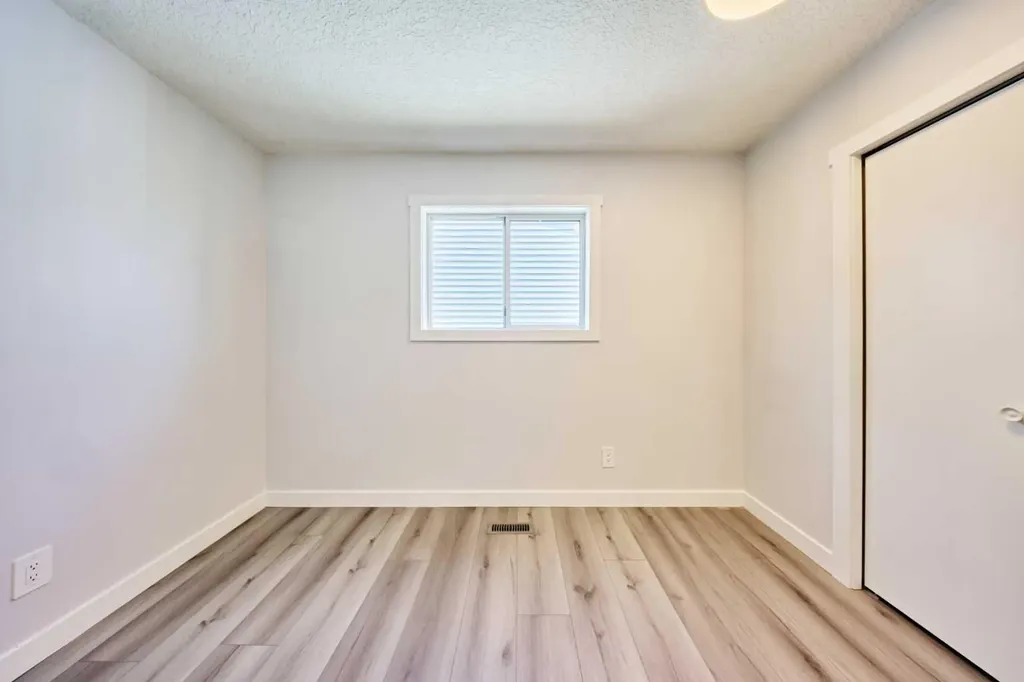 20 Erin Ridge Court SE Calgary AB T2B3B2