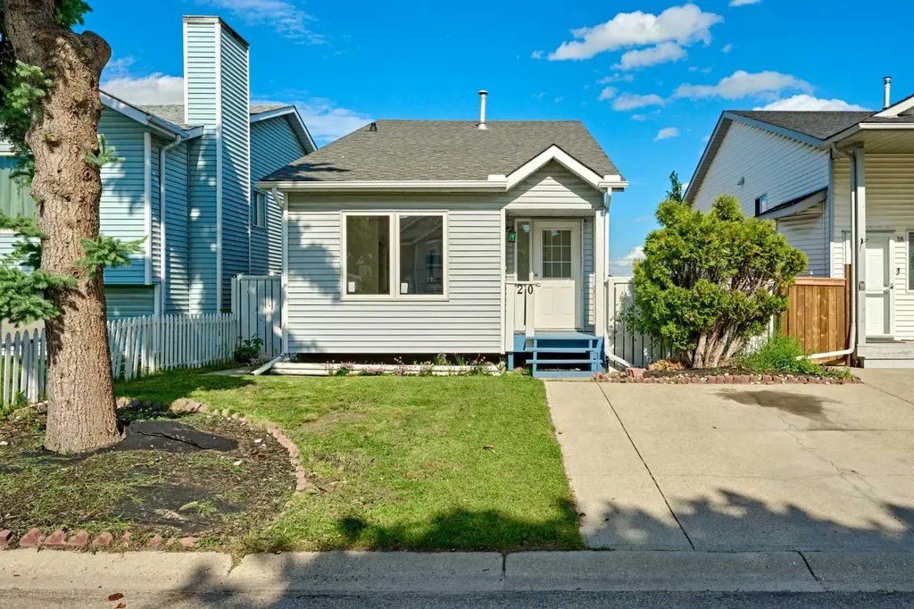 20 Erin Ridge Court SE Calgary AB T2B3B2