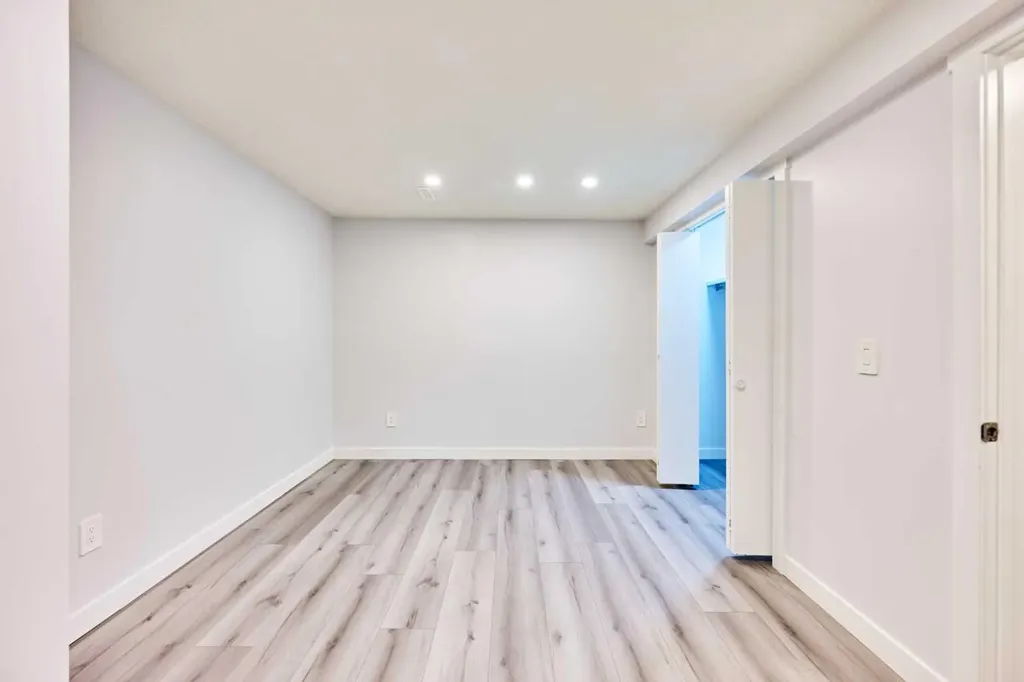 20 Erin Ridge Court SE Calgary AB T2B3B2