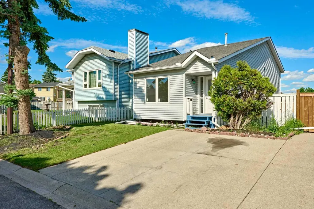 20 Erin Ridge Court SE Calgary AB T2B3B2