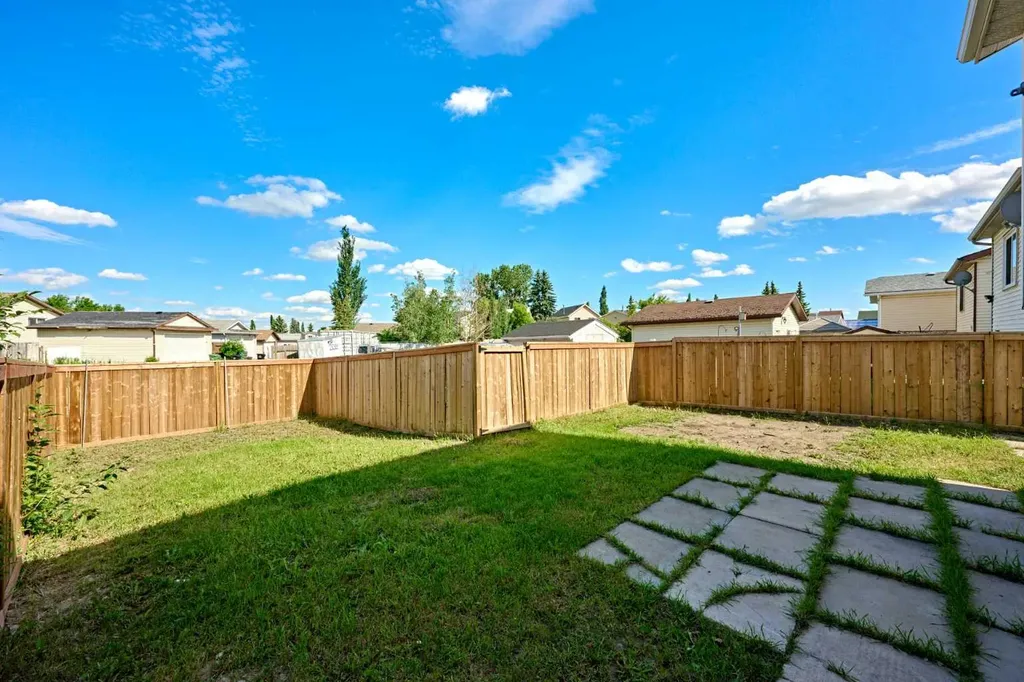 20 Erin Ridge Court SE Calgary AB T2B3B2