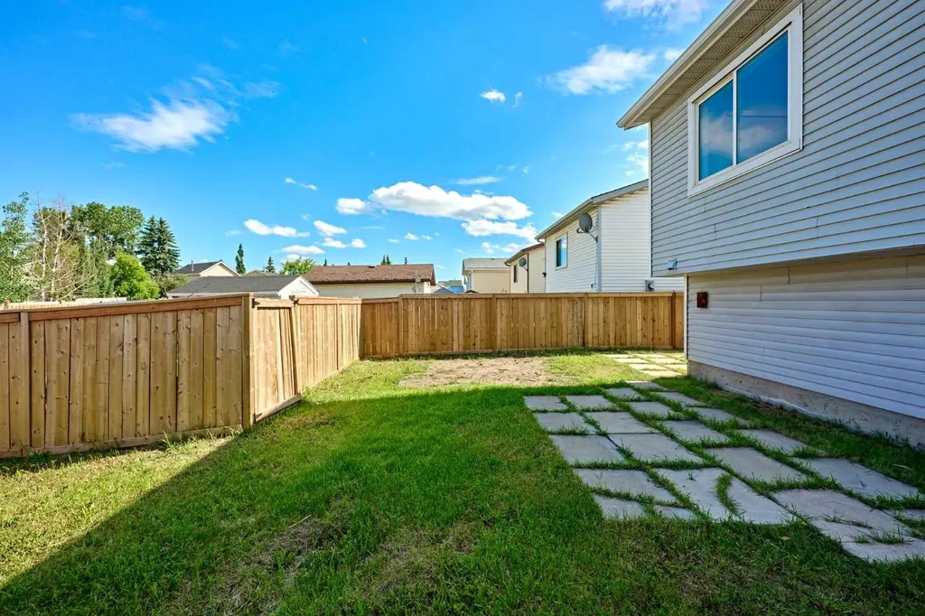 20 Erin Ridge Court SE Calgary AB T2B3B2