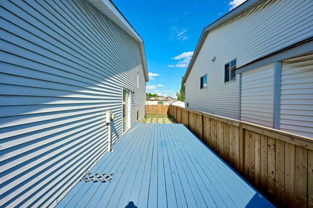 20 Erin Ridge Court SE Calgary AB T2B3B2