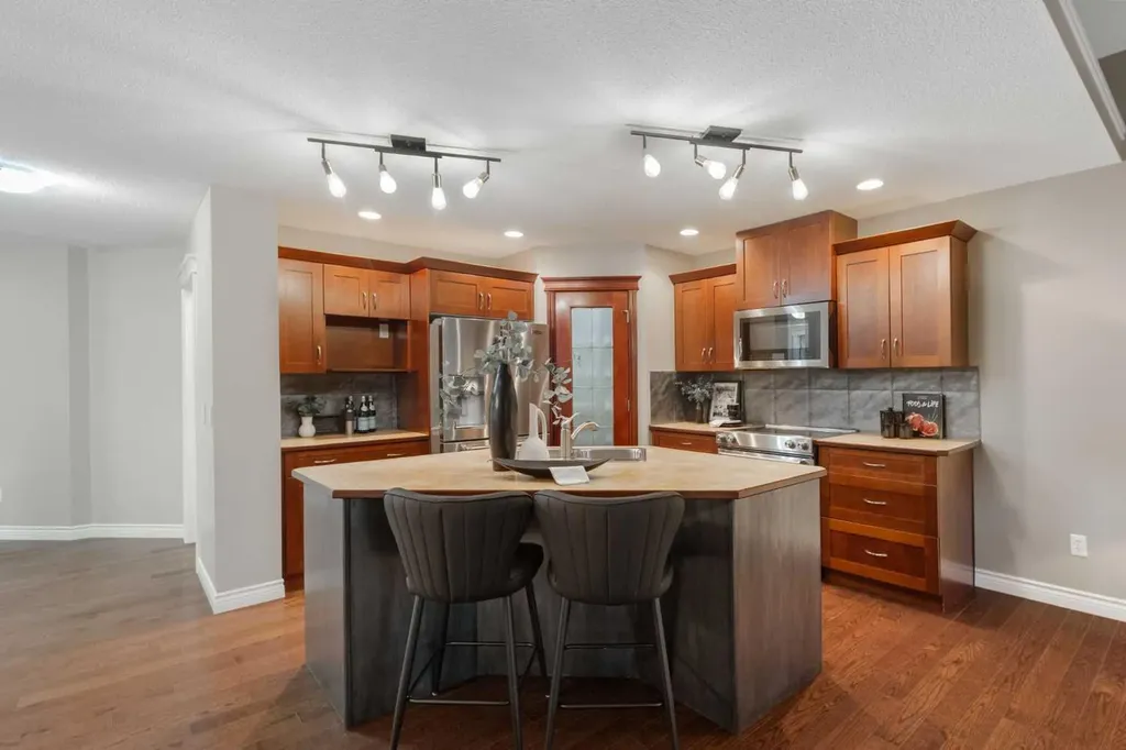 788 Luxstone Landing SW Airdrie AB T4B 3L1