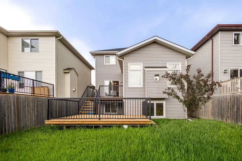 788 Luxstone Landing SW Airdrie AB T4B 3L1
