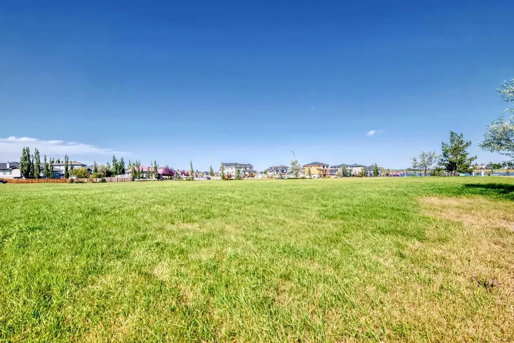 1005A Westmount Drive Strathmore AB T1P 0C3