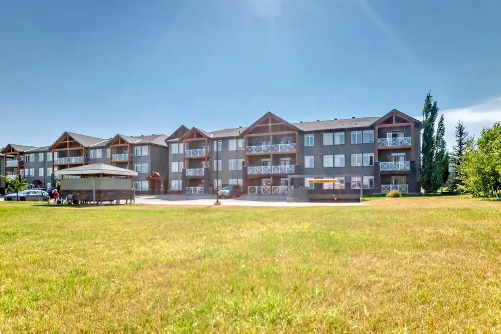 1005A Westmount Drive Strathmore AB T1P 0C3