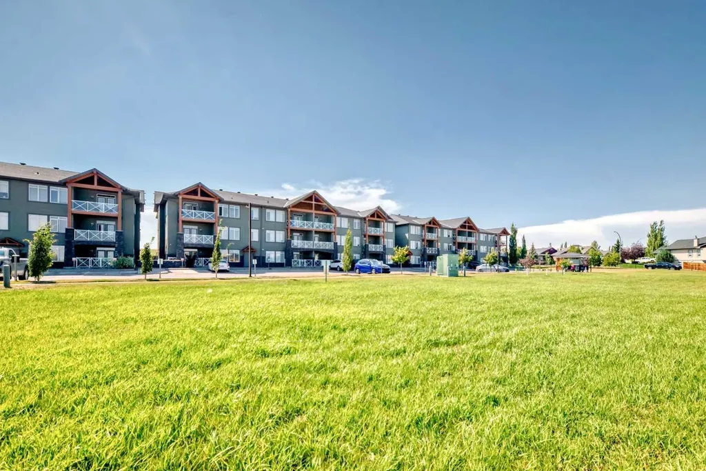 1005A Westmount Drive Strathmore AB T1P 0C3