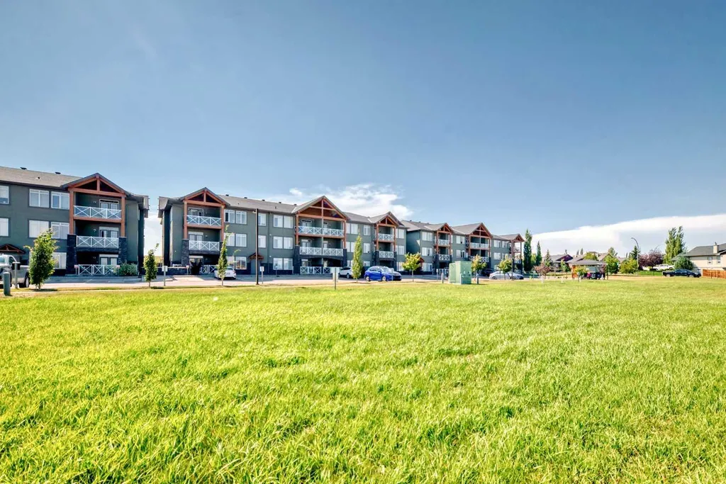 1005A Westmount Drive Strathmore AB T1P 0C3