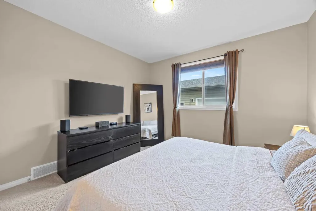 70 Auburn Crest Green SE Calgary AB T3M 1P7