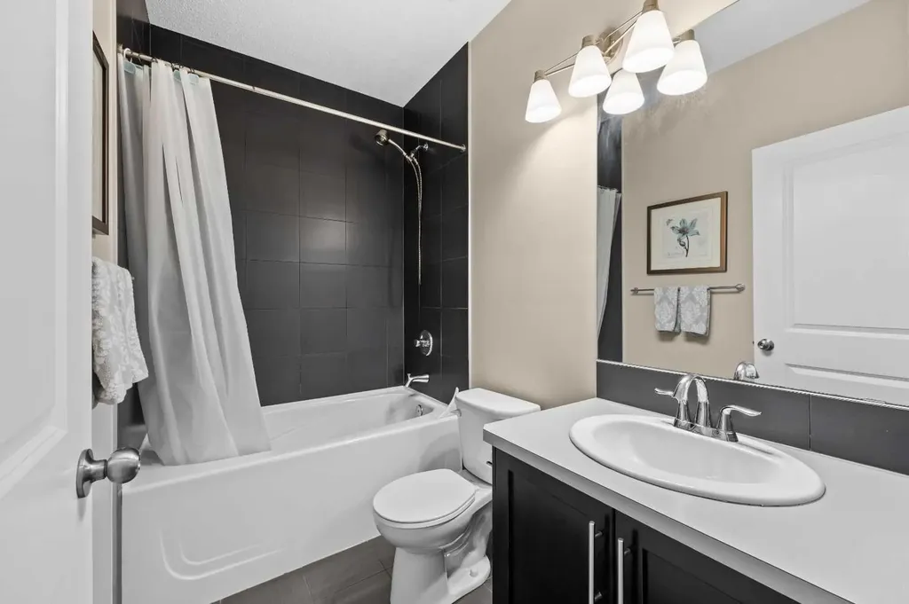 70 Auburn Crest Green SE Calgary AB T3M 1P7